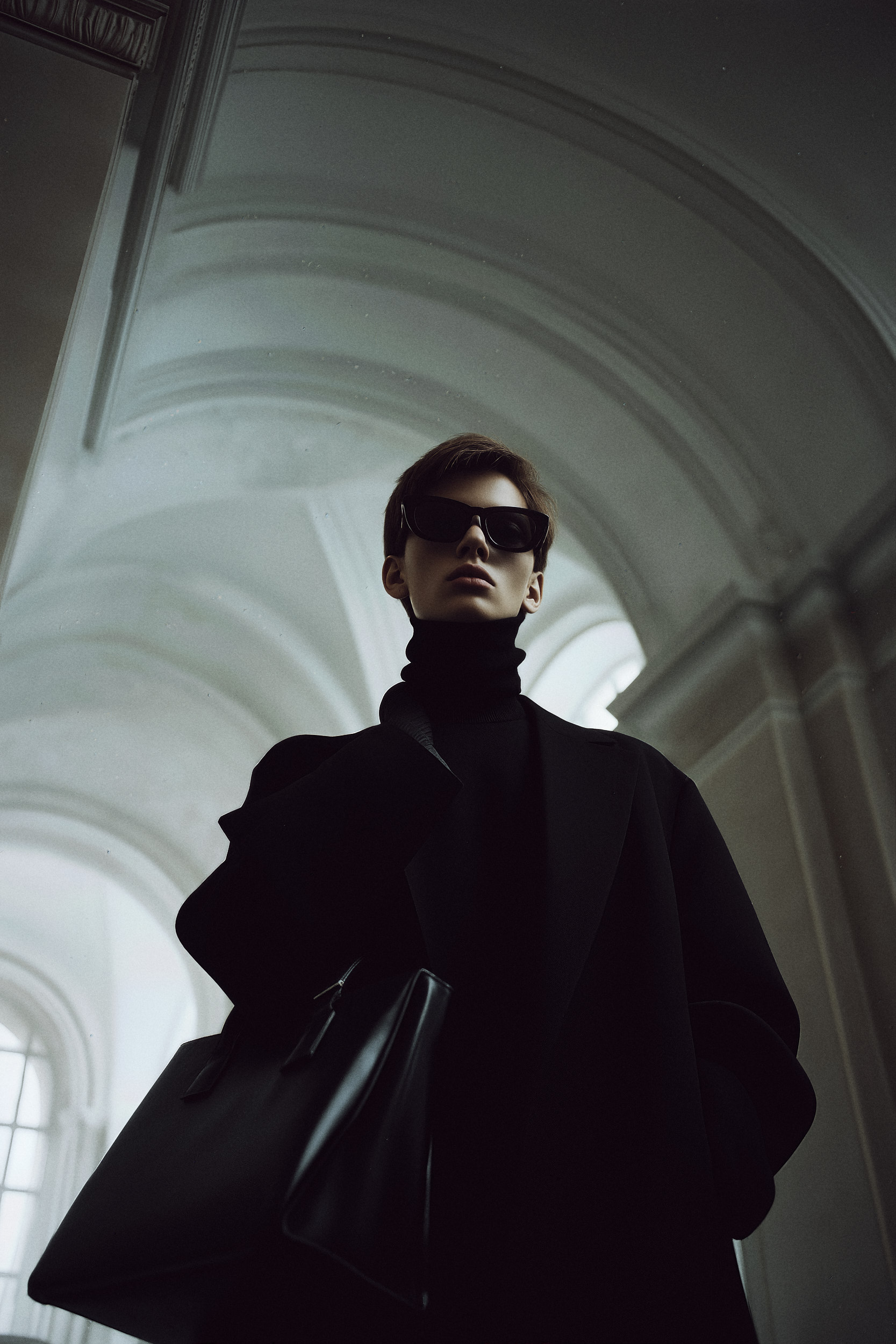 CO_bluueye_minimalist_fashion_editorial_tall_androgynous_figure_in_4d99fdd2-0876-4d32-a1fb-f82e41940e63-gigapixel-redefine-4x